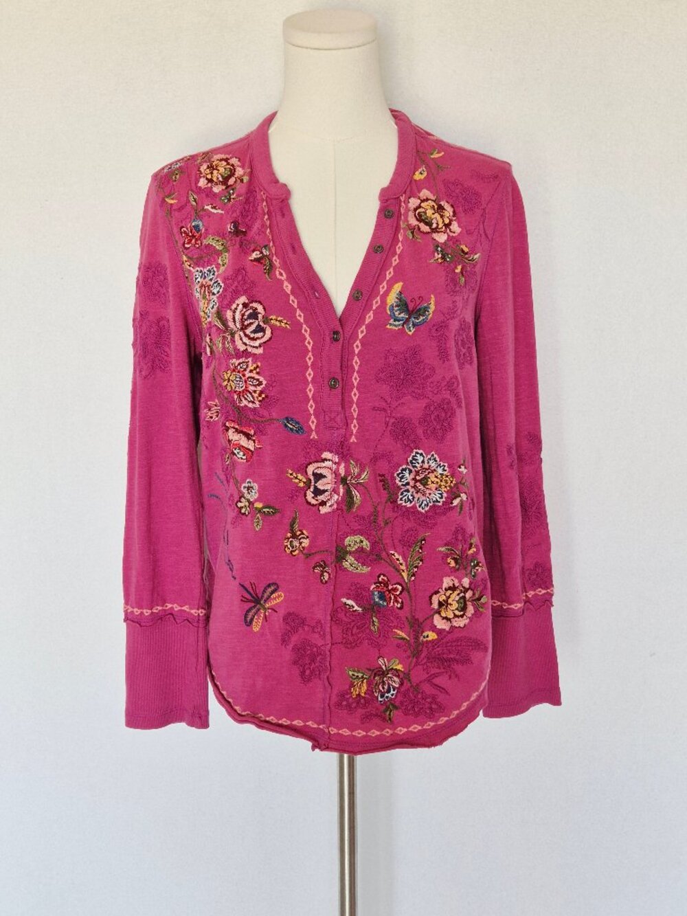 Sundance Caitlyn Floral Embroidered Top 3/4 Button V-Neck Cotton Knit Pink Sz.XS